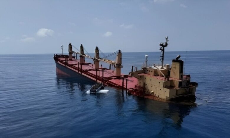 غرق سفينة شحن في البحر الأحمر استهدفها الحوثيون